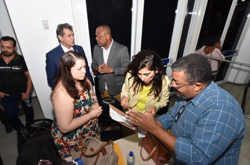  Coordenador da comissão eleitoral, o conselheiro de direito Carlos Roberto Laudelino, com as promotoras do MP, Rosana Cipriano e Cristiane Vasconcelos.