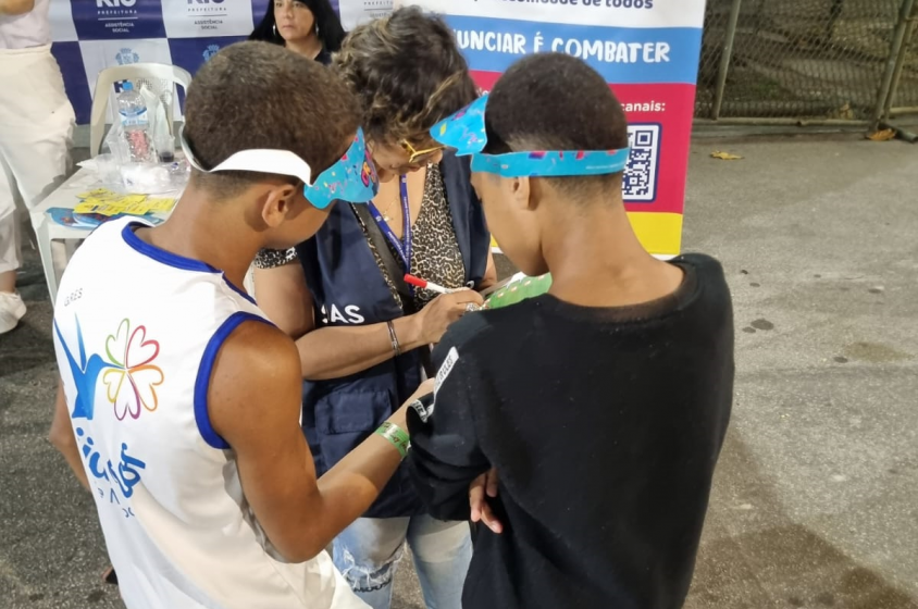 CMDCA-Rio e AssistÃªncia Social lanÃ§am campanha em ensaio tÃ©cnico do Carnaval